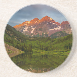 Maroon Bells spiegeln sich in den ruhigen Maroon L Getränkeuntersetzer