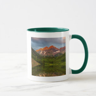 Maroon Bells spiegeln sich in den ruhigen Maroon L Tasse