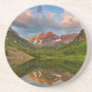 Maroon Bells spiegeln sich in den ruhigen Maroon L Untersetzer