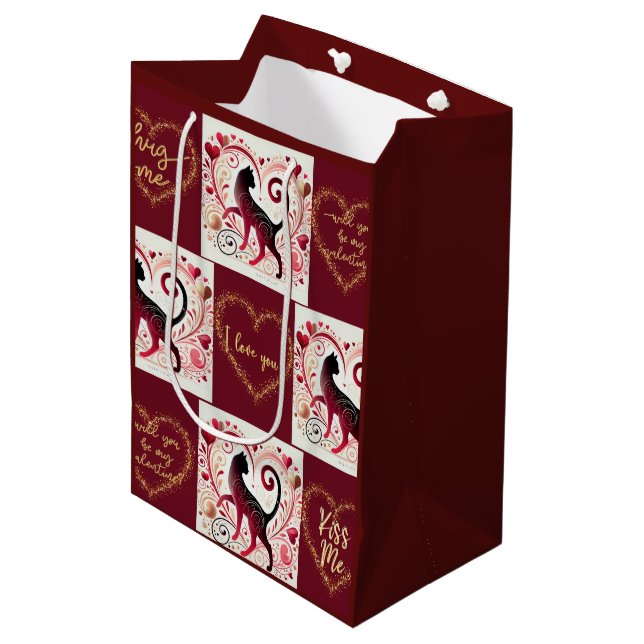 Maroon Cat - Wrapping Paper Mittlere Geschenktüte (Vorderseite Schrägansicht)