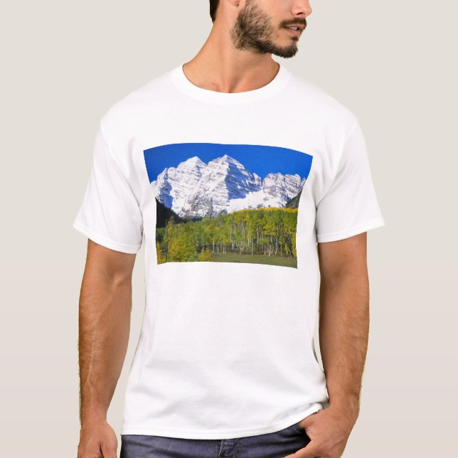 Maroon Glocken mit Herbstaspenwald. T-Shirt (Vorderseite)