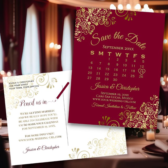 Maroon & Gold Wedding Save the Date Calendar Ankündigungspostkarte (Front/Back)