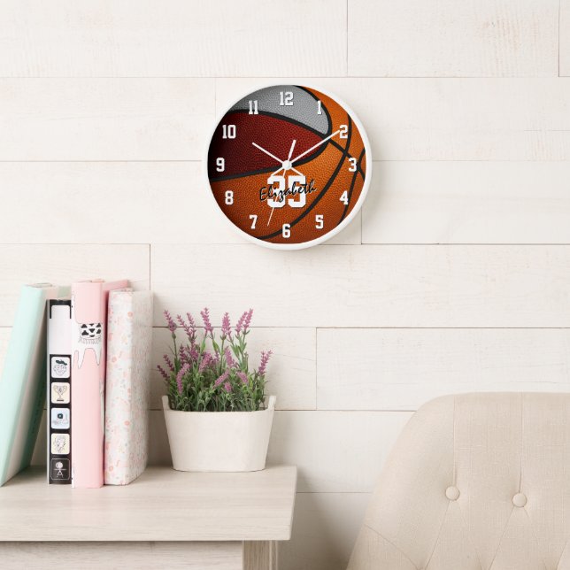 Maroon graue Mannschaftsfarben Basketballspieler N Uhr (Lesesaal)