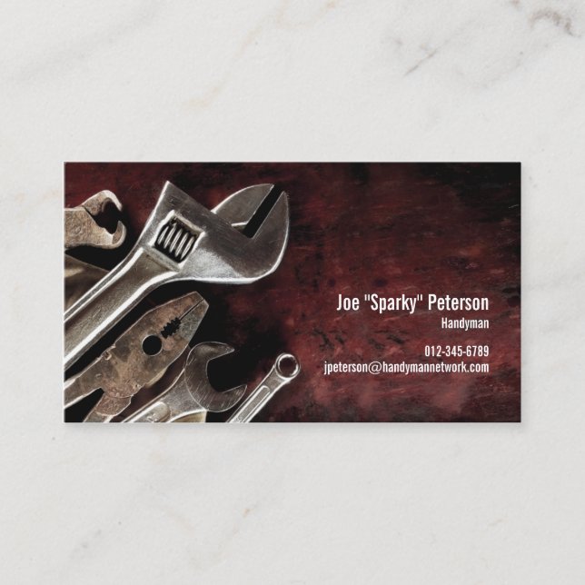 Maroon Handyman Business Card für verschiedene Too Visitenkarte (Vorderseite)