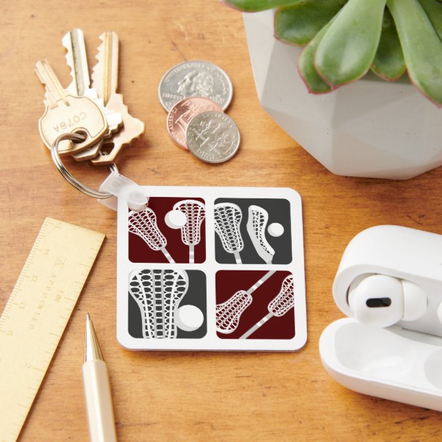 Maroon Lacrosse Blöcke von Sticks und Balls Schlüsselanhänger (Schreibtisch)