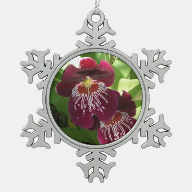 Maroon Orchids II Elegante Schneeflocken Zinn-Ornament (Vorderseite)