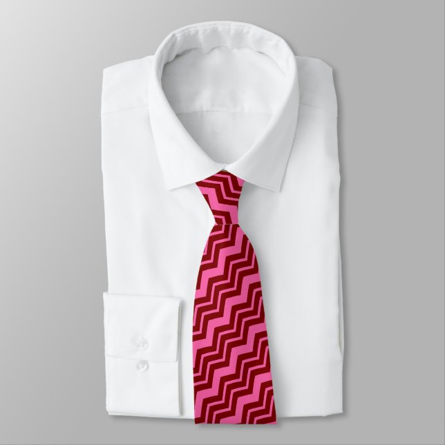Maroon Red Pink Chevron Zigzag Design  Krawatte (Gebunden)