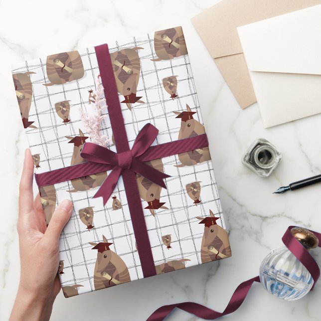 Maroon Texas Graduate Armadillo Geschenkpapier (Von Creator hochgeladen)