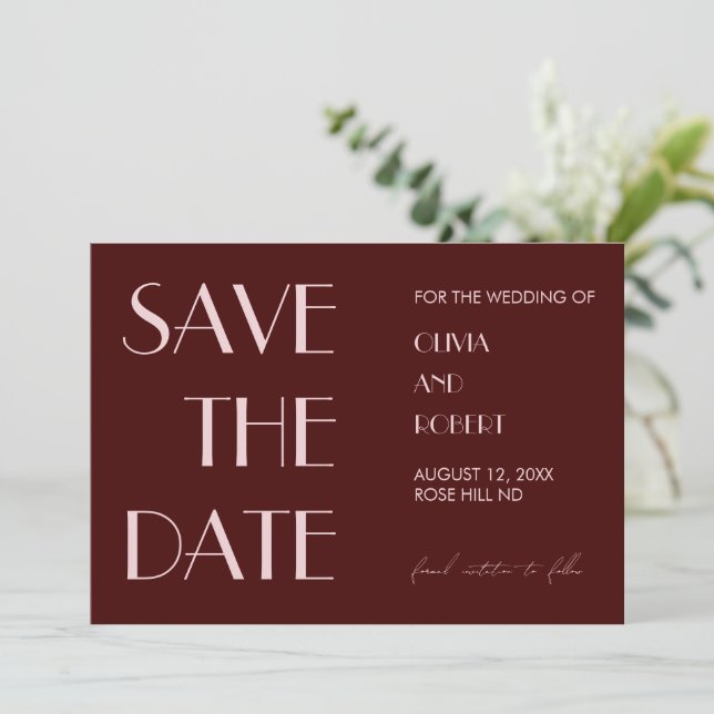 Maroon und blassrosa moderne ästhetische Hochzeit Save The Date (Stehend Vorderseite)
