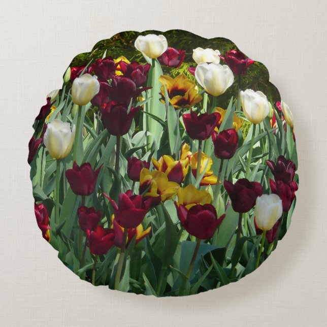 Maroon und Gelbe Tulips farbenfrohe Blumen Rundes Kissen (Vorderseite)