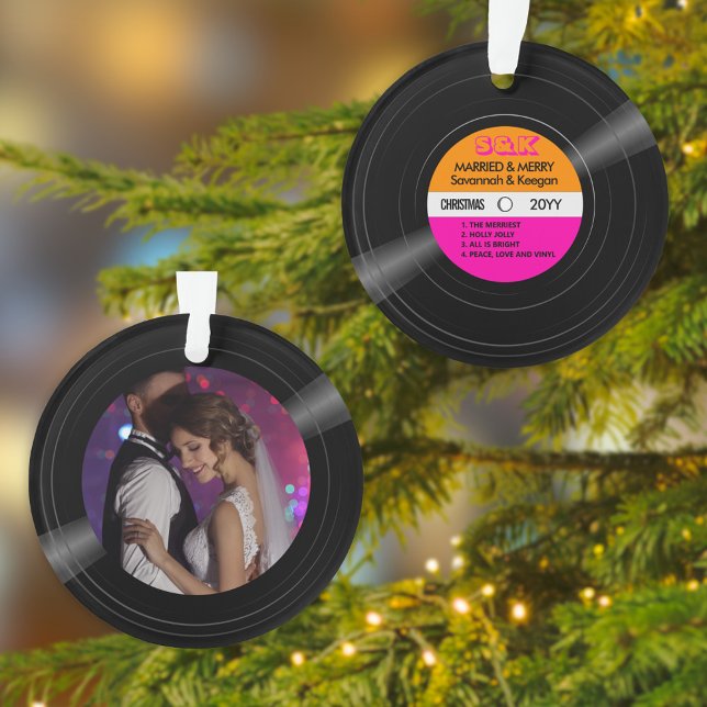 Marred & Merry Vinyl Record Rosa Orange Foto Ornament (Vinyl record style Orange & Pink Photo Acrylic Ornament)