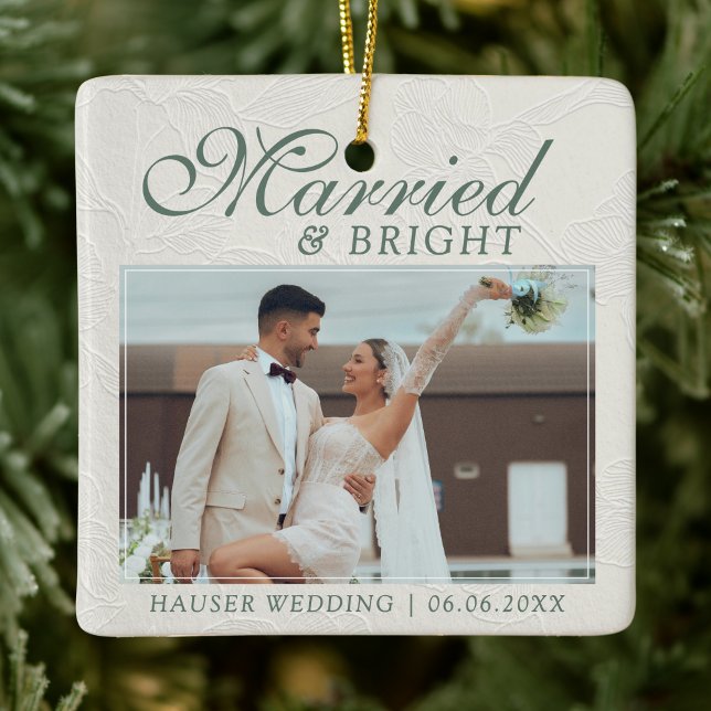 Married and Bright Photo Keepsake Wedding Keramikornament (Capture the love from your wedding day with this Married and Bright Photo Keepsake Wedding Ornament!)
