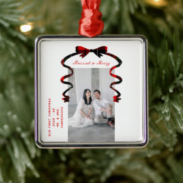 Married and Merry Bow Photo Christmas Newlyweds Ornament Aus Metall