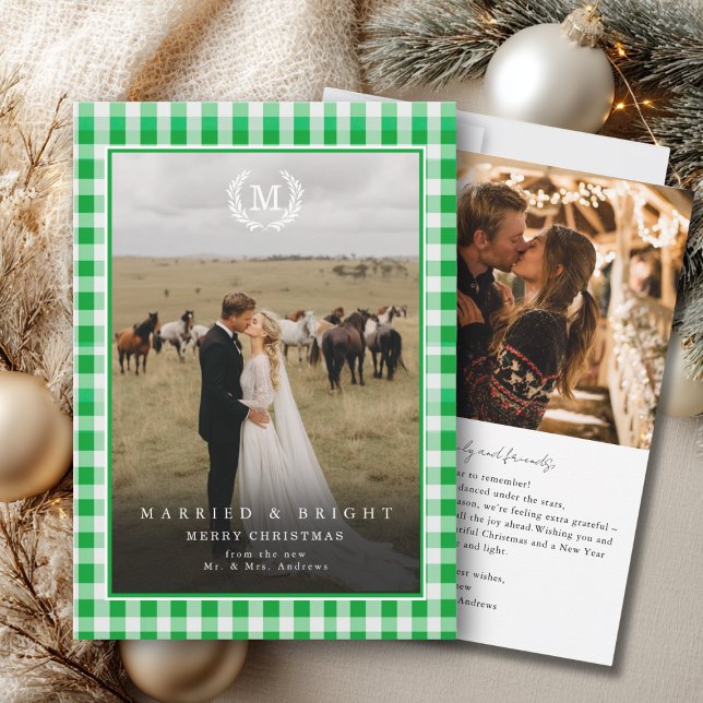 "Married & Bright" Gingham Monogram Crest 2 Photo Dankeskarte ("Married & Bright" Gingham Monogram Crest 2 Photo Thank You Card)
