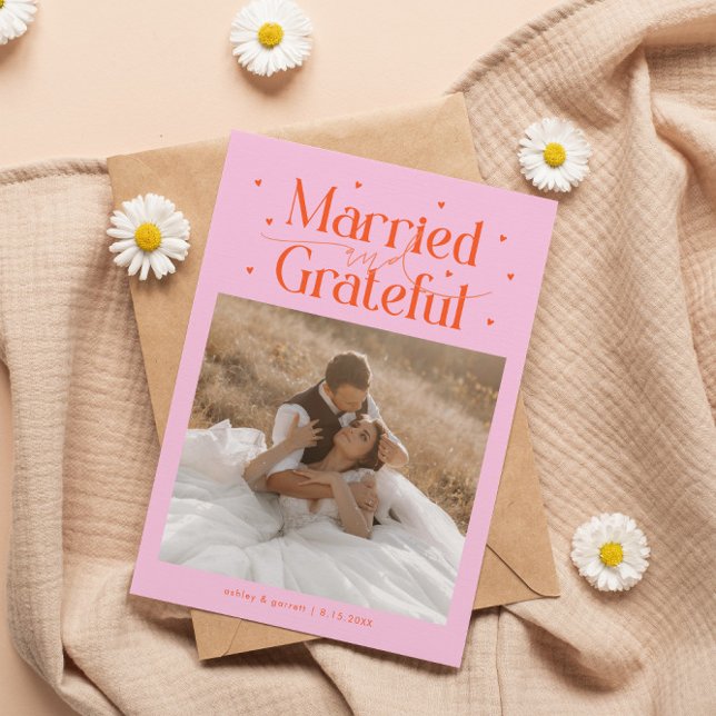 Married & Grateful Wedding Photo Orange Pink Dankeskarte (Von Creator hochgeladen)