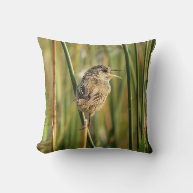 Marsh Wren Throw Pillow Kissen (Vorderseite)