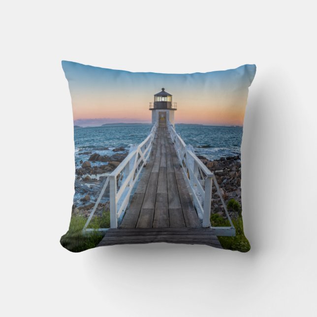 Marshall Point Lighthouse bei Sunset Kissen (Vorderseite)