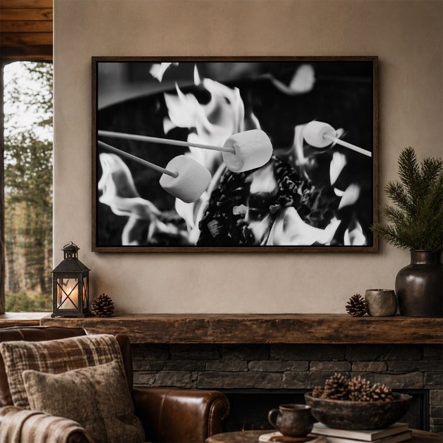 Marshmallows über Lagerfeuerflammen geröstet Poster (Von Creator hochgeladen)