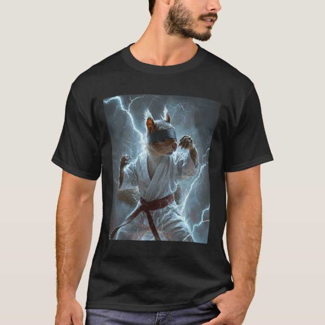 Martial Art Squirrel Tragend Karate Gi Blitze A T-Shirt (Vorderseite)