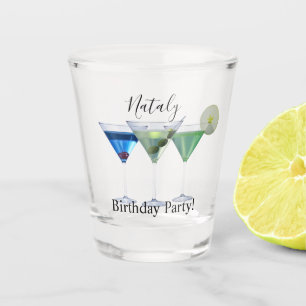 Martini-Cocktails der Geburtstagspartei Schnapsglas