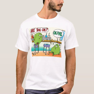 MARTINI-OLIVEN IN EINEM BAR T-Shirt