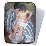 Mary Cassatt - Das Kinderbad / das Bad Laptopschutzhülle<br><div class="desc">The Child's Bath / The Bath / Le Bain de l'enfant - Mary Stevenson Cassatt im Jahr 1893</div>