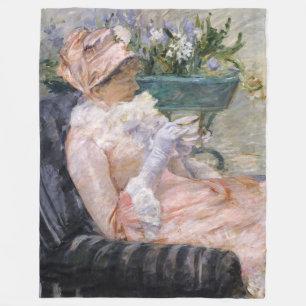Mary Cassatt - Die Tasse Tee Fleecedecke