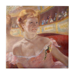 Mary Cassatt - Eine Frau mit Perlenschnur in einer Fliese
