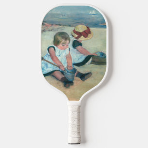 Mary Cassatt - Kinder, die am Strand spielen Pickleball Schläger
