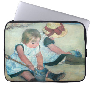 Mary Cassatt - Kinder spielen am Strand Laptopschutzhülle
