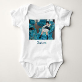 Mary Cassatt - Kleines Mädchen in einem blauen Ses Baby Strampler