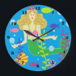 Mary Mermaid Große Wanduhr<br><div class="desc">Mary Mermaid ist "die" trendige Modemermaid mit einer lila Krone. Haben Sie eine Mary Mermaid Geburtstagsparty komplett mit Packpapier,  Servietten,  Aufkleber,  Einladungen und mehr.  Mary Mermaid Geschenke umfassen Lampen,  T - Shirt,  Bindemittel,  Grußkarten,  Tasse,  Kissen,  Mittagsschachteln,  Spielkarten,  Uhren,  Foto Zeitschriften und mehr.</div>