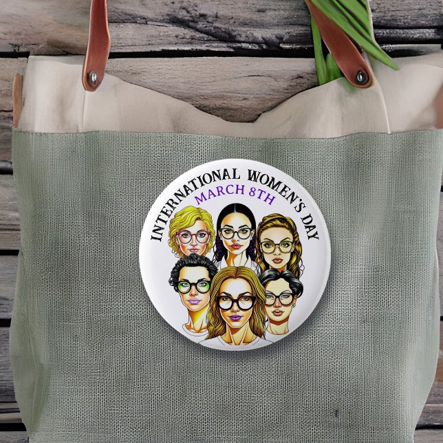 März 8 ist der Internationale Frauentag Button (Von Creator hochgeladen)