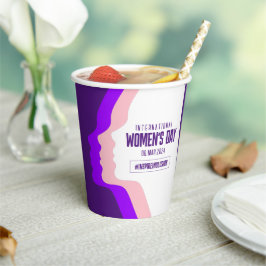 März des Internationalen Frauentags in bunten Face Pappbecher