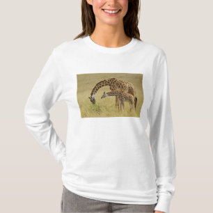 Masai-Giraffenmutter und -baby, Giraffa T-Shirt