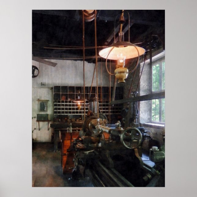 Maschinengeschäft mit Lattern Poster (Vorne)