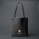 Masculine Black and Gold Personalisiert Bridesmaid<br><div class="desc">Fügen Sie Ihrer Hochzeit eine persönliche Touch mit einer personalisierten Totentasche aus Braut hinzu. Diese Tasche ist mit einem schwarzen Monogramm im goldenen Kreis-Element mit Namen und Titel in goldfarbenem beruflichen Schriftart auf schwarzem Hintergrund ausgestattet. Auch perfekt für Trauzeugin, Blume Mädchen und mehr. Bitte beachten Sie : Die Details der...</div>