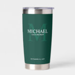 Masculine Personalisiert Monogramm und Name Trauze Thermobecher<br><div class="desc">Fügen Sie Ihrer Hochzeit eine persönliche Touch mit personalisierten Trauzeugen Geschenk. Dieses Design zeichnet sich durch den Namen des personalisierten Trauzeugen aus,  der in Weiß und Monogramm gehalten ist,  in hellgrün als Hintergrund,  im klassischen Serif-Schriftart-Stil auf smaragdgrünem Hintergrund. Auch perfekt für Trauzeuge,  Brautvater,  Ringträger und mehr.</div>