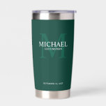 Masculine Personalisiert Monogramm und Name Trauze Thermobecher<br><div class="desc">Fügen Sie Ihrer Hochzeit eine persönliche Touch mit personalisierten Trauzeugen Geschenk. Dieses Design zeichnet sich durch den Namen des personalisierten Trauzeugen aus,  der in Weiß und Monogramm gehalten ist,  in hellgrün als Hintergrund,  im klassischen Serif-Schriftart-Stil auf smaragdgrünem Hintergrund. Auch perfekt für Trauzeuge,  Brautvater,  Ringträger und mehr.</div>