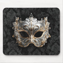 Maske mit Gold- und Silberverzierungen