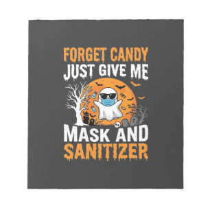 Maske und Desinfektionsmittel Halloween-Geisterdes Notizblock