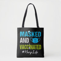 Maske und geimpfte Krankenschwester
