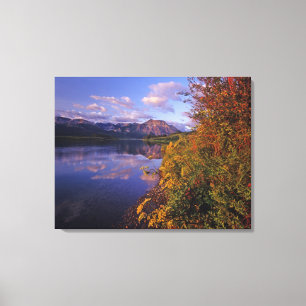 Maskinonge Lake im Waterton-Lakes-Nationalpark 2 Leinwanddruck