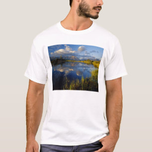 Maskinonge-See im Nationalpark der Waterton-Seen T-Shirt