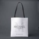Maskuline Personalisierte Trauzeugen<br><div class="desc">Fügen Sie eine persönliche Touch zu Ihrer Hochzeit mit personalisierten Trauzeugen zu Tasche. Diese Tasche enthält den Namen des personalisierten Trauzeugen mit Titel und Hochzeitdatum in Grau und Monogramm in hellgrau als Hintergrund,  im klassischen Serif Schriftart Stil,  auf weißem Hintergrund. Auch perfekt für Trauzeuge,  Brautvater,  Ringträger und mehr.</div>