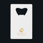 Maskuline Personalisierte Trauzeugen in Weiß und G Geldbeutel Flaschenöffner<br><div class="desc">Fügen Sie Ihrer Hochzeit eine persönliche Touch mit einem personalisierten Trauzeugen Flaschenöffner hinzu. Dieser Flaschenöffner ist mit weißem Monogramm in goldfarbenem Kreissegment mit Namen und Titel im beruflichen Schriftart-Stil auf weißem Hintergrund ausgestattet. Auch perfekt für Trauzeuge, Brautvater und mehr. Bitte beachten Sie : Die Details der Folie werden im Kunstwerk...</div>