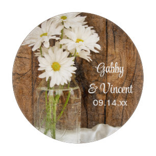 Mason Jar und White Daisies Country Barn Wedding Schneidebrett