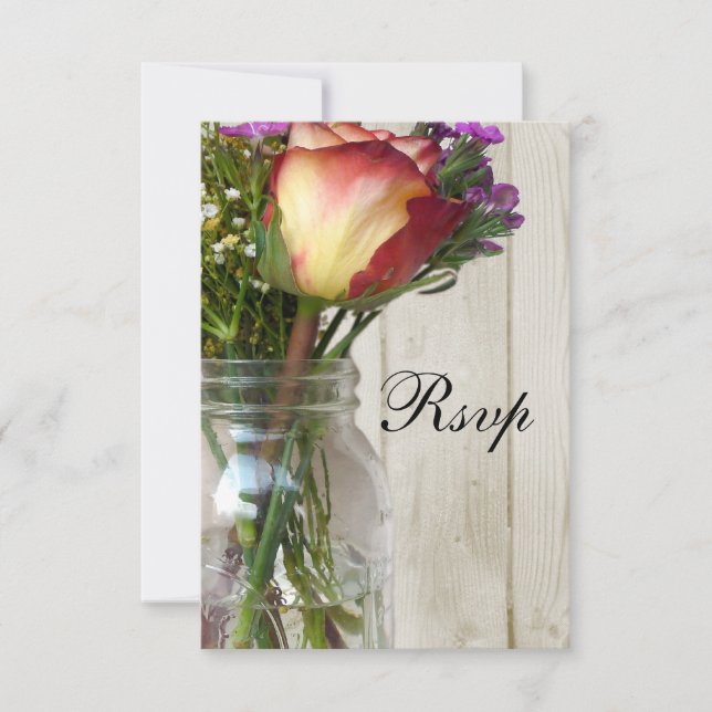 Mason Jar w/Rose und Wildblumen RSVP Karte (Vorderseite)