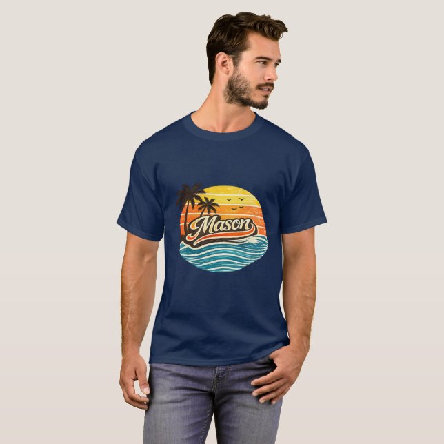 Mason Retro-Sonnenuntergangs-Name-Design T-Shirt (Vorne ganz)
