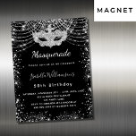 Masquerade Black silber Luxus Geburtstagsparty Magneteinladung<br><div class="desc">Für eine elegante Masquerade,  50. (oder jedes Alter) Geburtstag. Ein schwarzer Hintergrund. Dekoriert mit Imitaten silbernen Glitzer und eine Maskerade Maske. Personalisieren und fügen Sie Namen,  Alter und Party Details hinzu. Der Name wird mit einem handgeschriebenen Stilskript geschrieben</div>